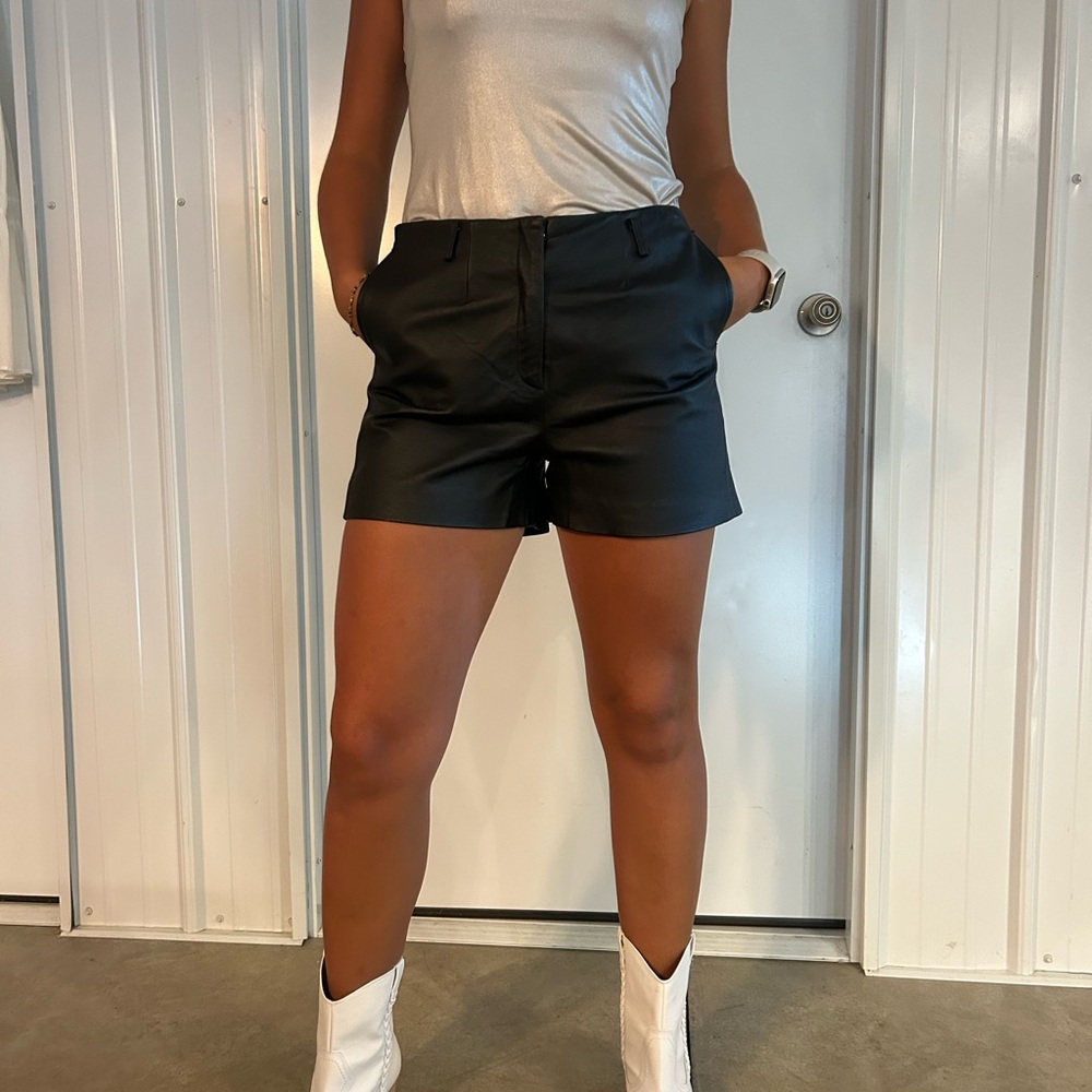 Newport News Black Women's Bermudas